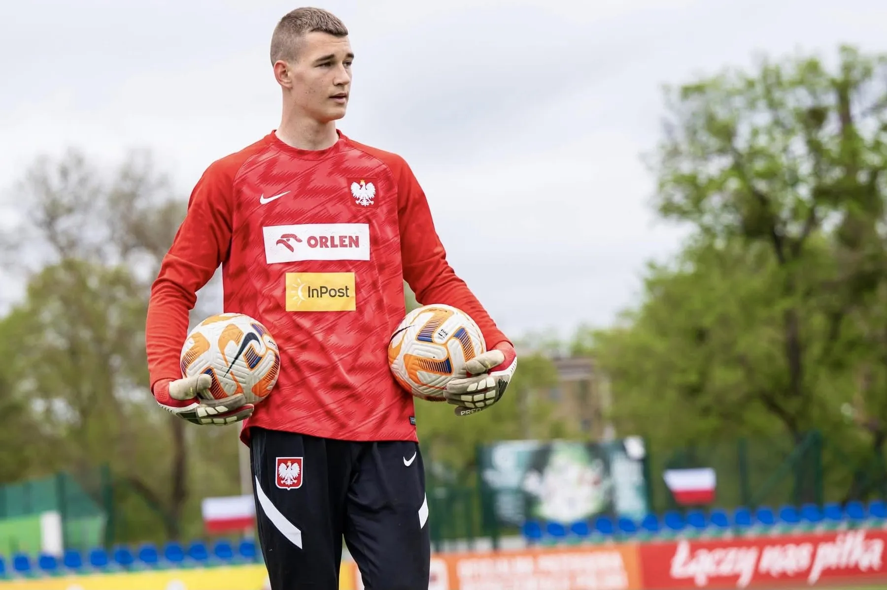 Zawodnik w stroju reprezentacji Polski na treningu kadry