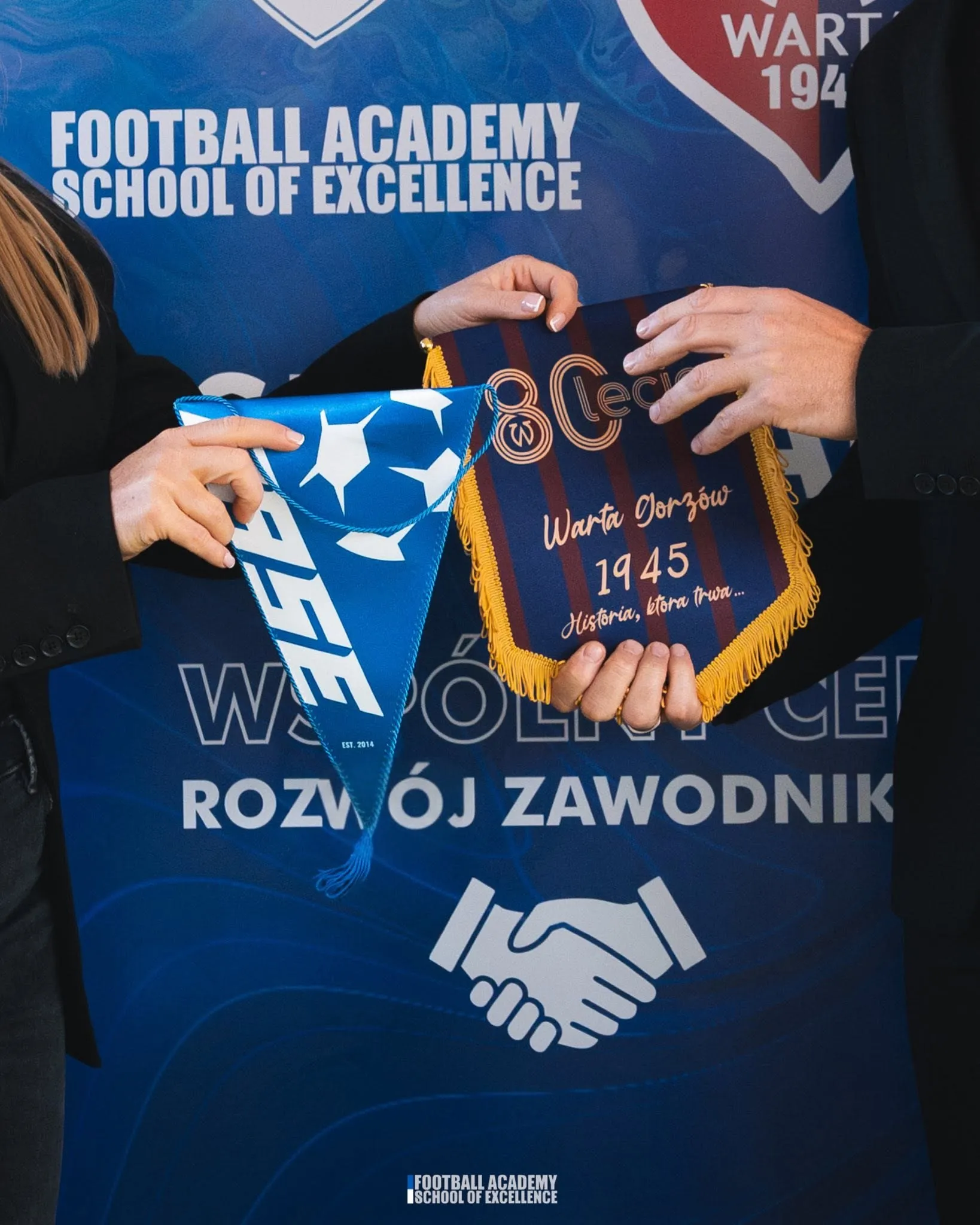 Proporczyki FASE Szczecin i Warty Gorzów podczas spotkania obu klubów